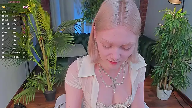 Snapshot of _Rude_Girl_ chatting on January 2025 02:56:02 PM Rude Girl online show from January 2025 02:56:02 PM