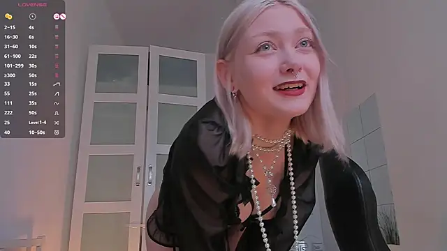 Snapshot of _Rude_Girl_ chatting on March 2025 03:25:02 PM Rude Girl online show from March 2025 03:25:02 PM