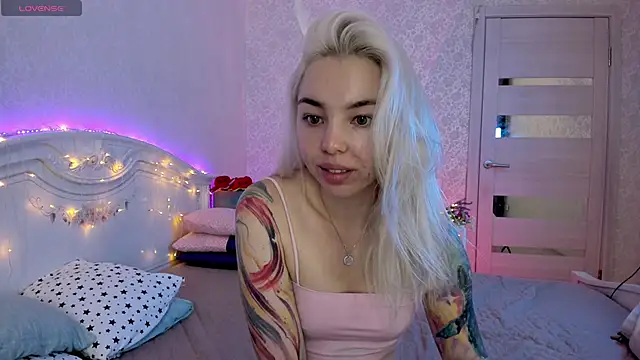 LillyMoure  online show from September 2025 11:20:01 PM