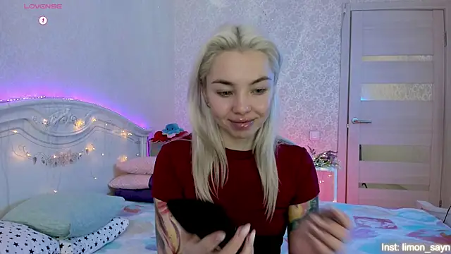 LillyMoure  online show from October 2025 11:17:02 PM