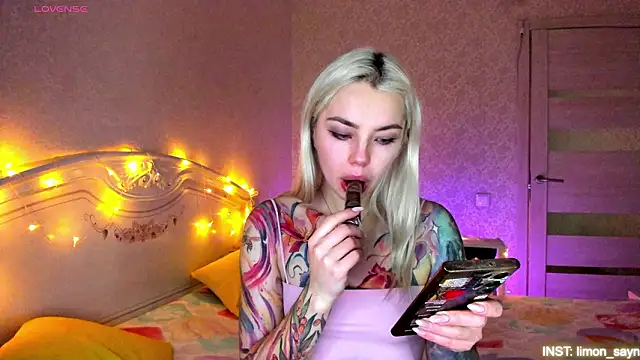 LillyMoure  online show from March 2026 11:31:01 PM