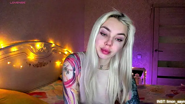 LillyMoure  online show from March 2026 11:09:01 PM