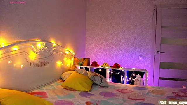 LillyMoure  online show from March 2026 11:19:02 PM