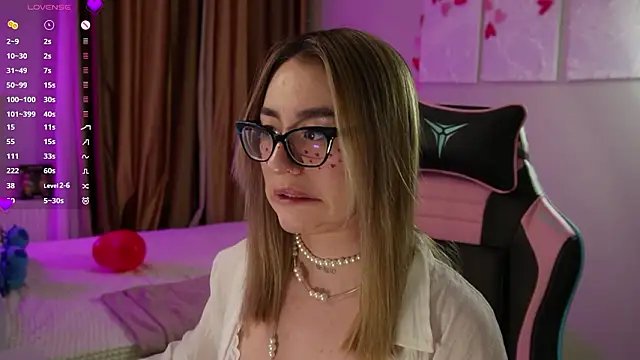 Snapshot of Fiona-Love chatting on February 2026 05:21:01 PM Fiona-Love online show from February 2026 05:21:01 PM