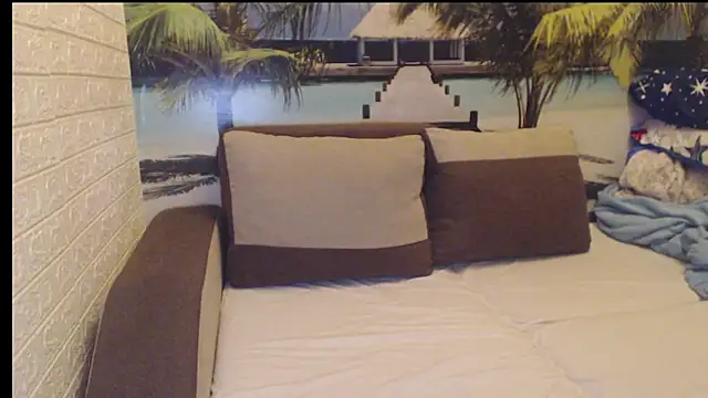 Queen  Natasha online show from September 2025 09:05:02 PM