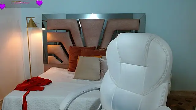 sophia hadid online show from December 2024 01:39:01 PM