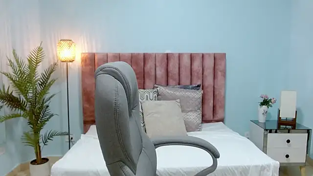 sophia hadid online show from November 2025 09:03:02 PM