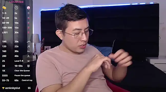 andrewmhilton  online show from March 2025 09:34:01 PM