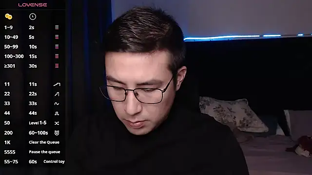 andrewmhilton  online show from November 2025 06:22:01 AM