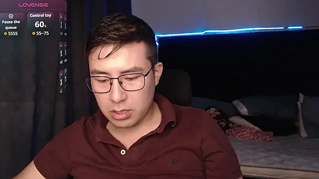 andrewmhilton  online show from December 2025 02:31:01 AM