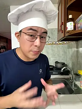 andrewmhilton  online show from December 2025 05:53:02 PM