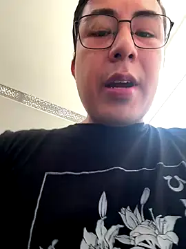 andrewmhilton  online show from January 2026 05:59:02 PM