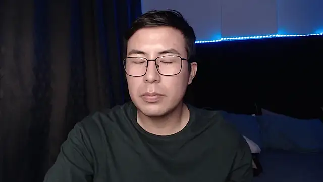 andrewmhilton  online show from March 2026 05:56:02 AM