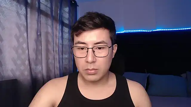 andrewmhilton  online show from April 2026 07:36:01 PM