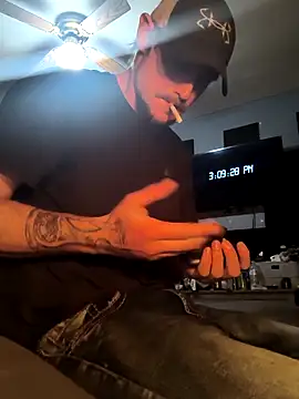 Snapshot of Midwestalpha chatting on December 2025 09:10:02 PM Midwestalpha online show from December 2025 09:10:02 PM