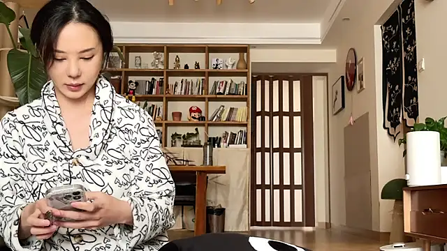 grandeeney online show from November 2025 05:42:02 AM