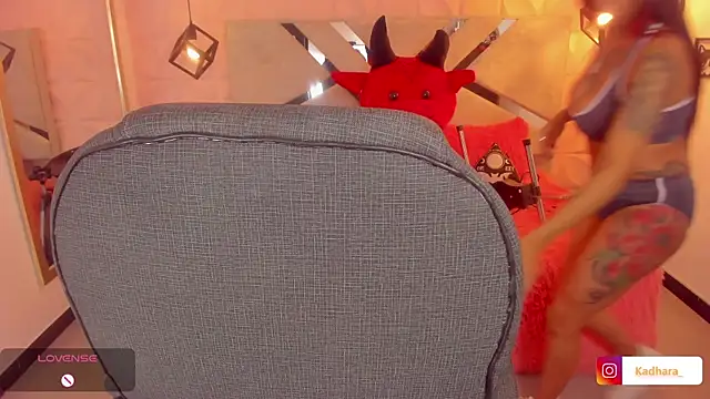 Snapshot of Kadarah chatting on September 2025 03:01:01 PM Kadarah online show from September 2025 03:01:01 PM