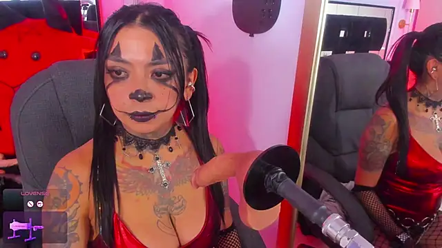 Snapshot of Kadarah chatting on October 2025 02:37:02 PM Kadarah online show from October 2025 02:37:02 PM