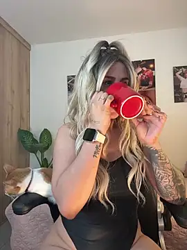 zafiro mo0n online show from January 2025 04:00:01 AM