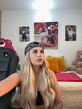 zafiro mo0n online show from January 2025 10:11:02 PM