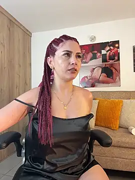 zafiro mo0n online show from February 2025 02:06:01 AM