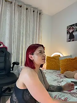 Snapshot of zafiro_mo0n chatting on February 2026 10:50:02 PM zafiro mo0n online show from February 2026 10:50:02 PM