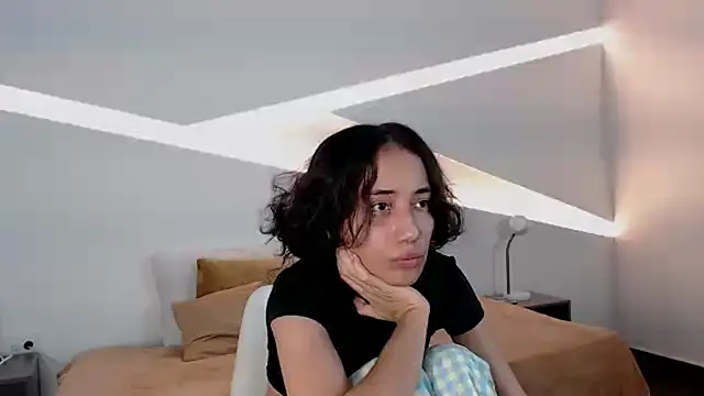 hot little bunny online show from December 2024 08:39:02 PM