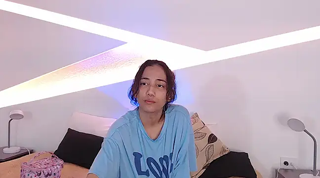 hot little bunny online show from December 2024 04:39:01 PM