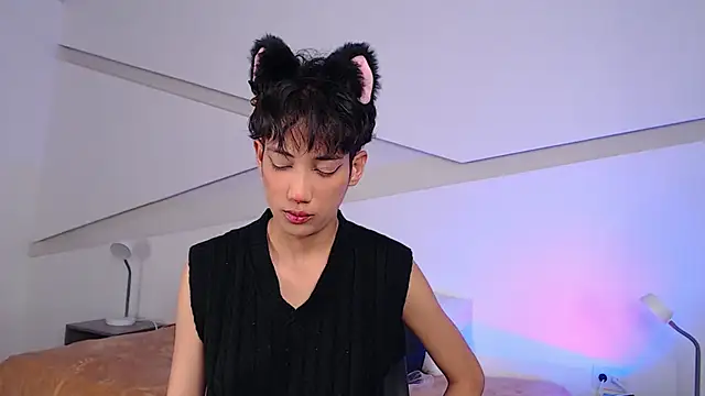 hot little bunny online show from February 2025 08:42:02 PM