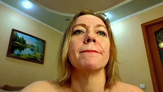 YourQueenX online show from June 2026 05:27:01 AM