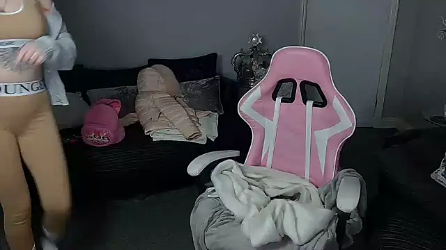 Red firesquirt online show from December 2024 02:38:02 PM