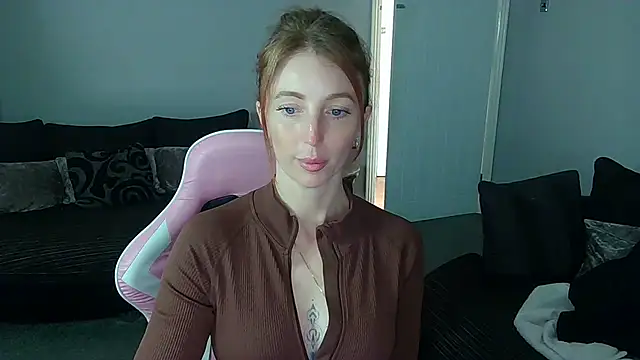 Snapshot of Red_firesquirt chatting on April 2026 01:05:02 PM Red firesquirt online show from April 2026 01:05:02 PM
