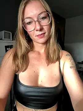 Snapshot of BunnyDiamond1 chatting on October 2025 01:07:01 PM BunnyDiamond1 online show from October 2025 01:07:01 PM