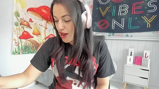 LovelyAzucena online show from October 2025 02:56:02 PM