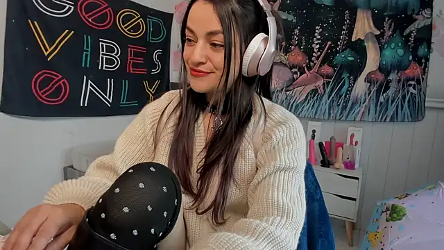 LovelyAzucena online show from November 2025 02:29:01 PM