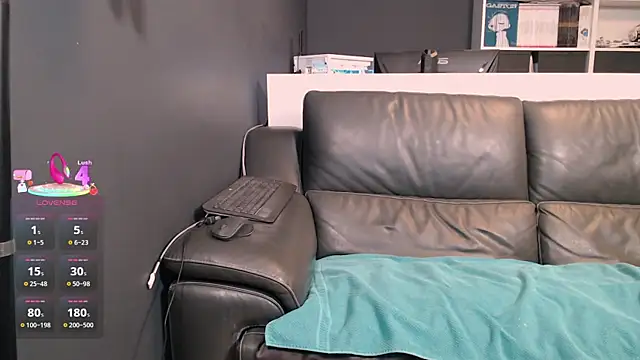 Lili-Bertine online show from September 2025 01:49:01 PM