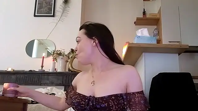 Lilie romeo online show from March 2025 03:40:01 PM