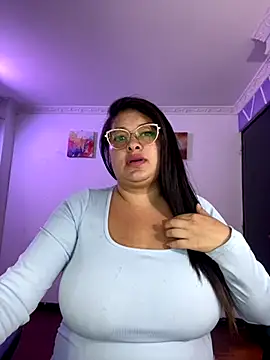 MiiaaJoness online show from December 2025 06:28:01 PM