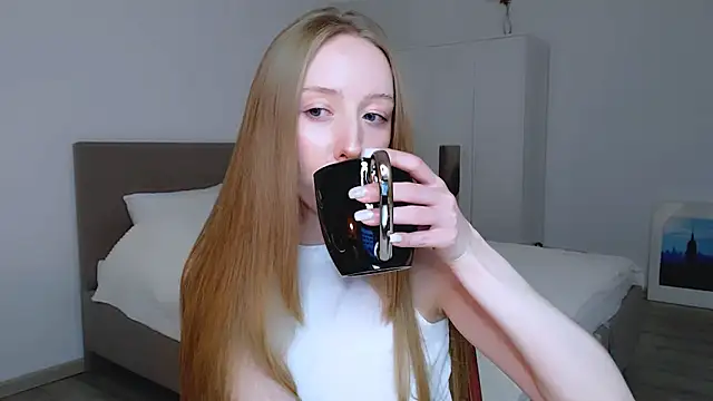 Luna insniity online show from December 2024 07:34:02 PM