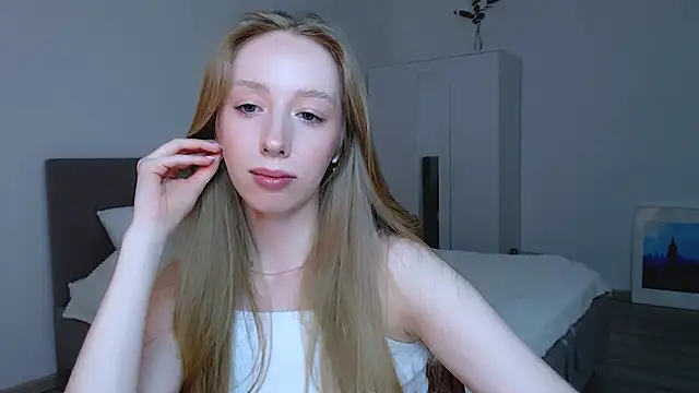 Luna insniity online show from February 2025 11:17:01 PM