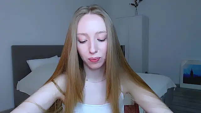 Luna insniity online show from February 2025 08:34:01 PM