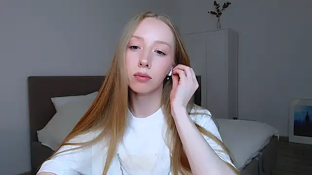 Luna insniity online show from February 2025 07:56:01 PM