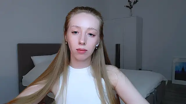 Luna insniity online show from February 2025 10:52:02 PM