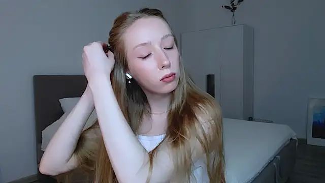 Luna insniity online show from February 2025 08:03:02 PM