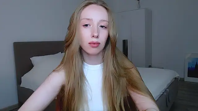 Luna insniity online show from February 2025 06:54:02 PM