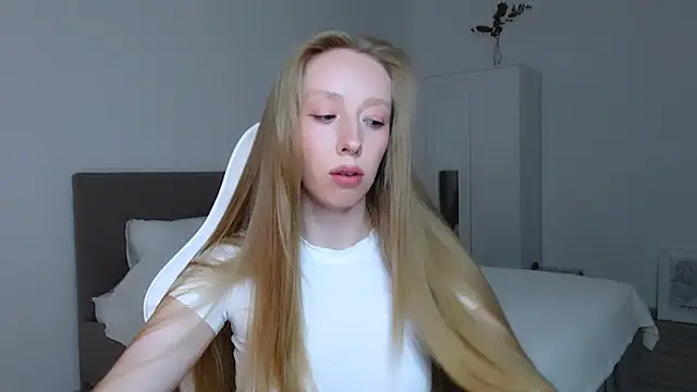 Luna insniity online show from September 2025 08:41:01 PM