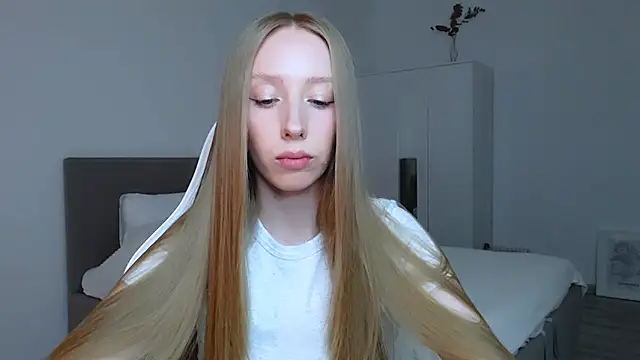 Luna insniity online show from October 2025 07:25:02 PM