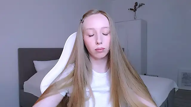 Luna insniity online show from November 2025 08:11:02 PM