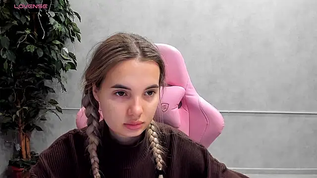 Donna Evans online show from March 2025 12:00:02 AM