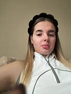 Donna Evans online show from October 2025 02:24:01 AM